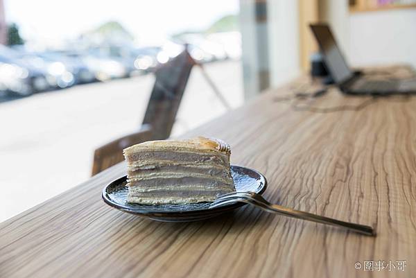 宜蘭蘇澳南方澳咖啡甜點-小漁村café，如果在南方澳走累了，來趟小漁村歇歇腳吧。不只有美味的蛋糕與咖啡，還有各種伴手禮可以逛逛喔。 @圍事小哥的幸福相框