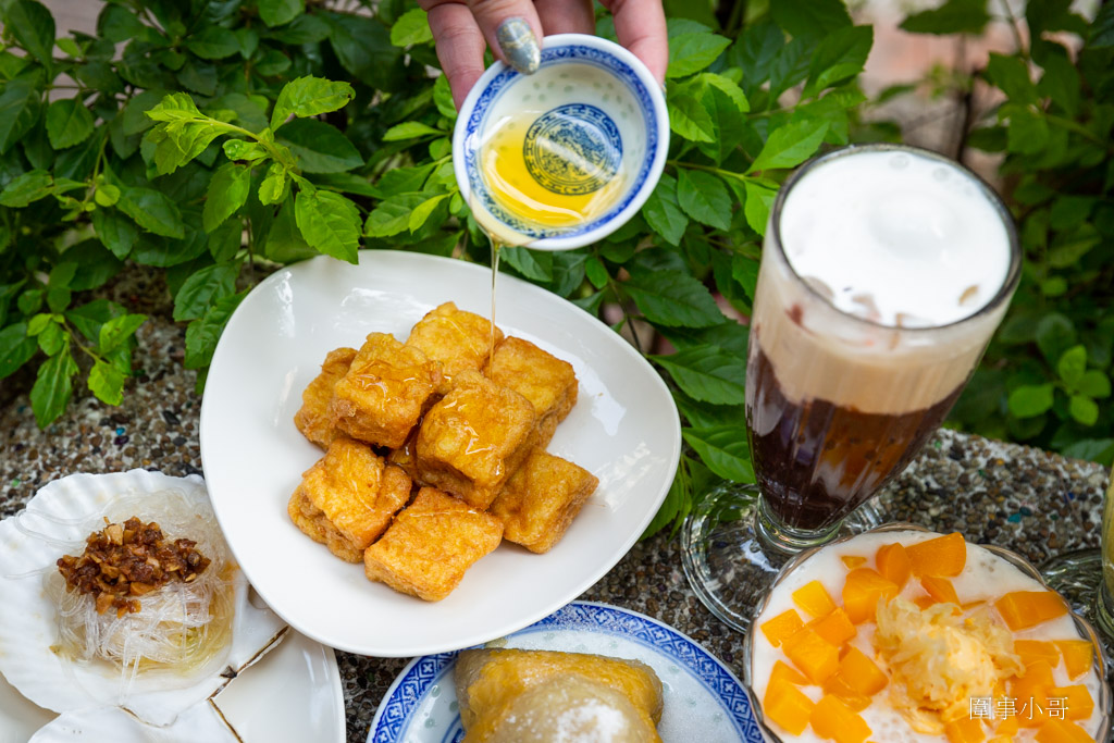 四季湯品港式下午茶開賣啦！不只有純正的香港煲湯，各式港點也不錯呢～再來杯楊枝甘露就太棒囉。（邀約 @圍事小哥的幸福相框