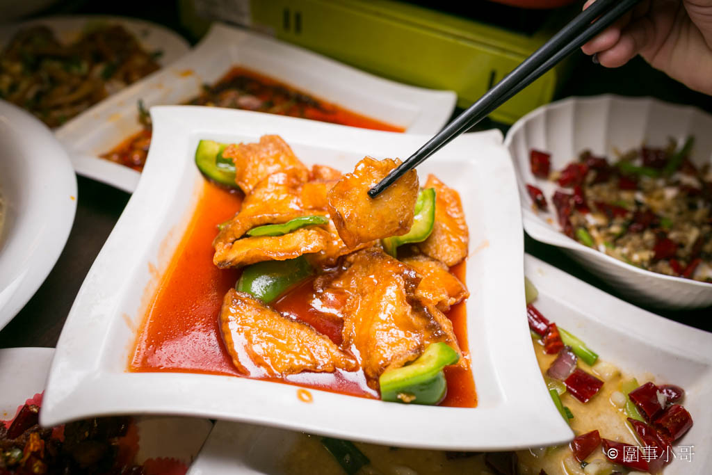 桃園中壢川菜-川耗仔食府，來自重慶的闆娘為大家帶來麻辣鮮香的正宗川味料理！保証讓你吃到滿頭大汗大呼過癮喔(陪吃) @圍事小哥的幸福相框