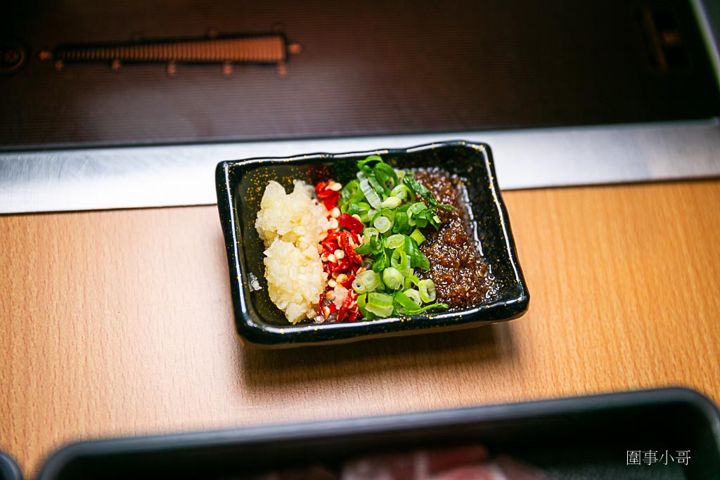 桃園吃到飽推薦桃園火車站美食-涮饗鍋 食べ放題，火車站旁平日只要四百多塊就可以享受多種肉品以及超豐富自助吧吃到飽啊！想補充肉肉成分就快來涮饗鍋吧。（邀約 @圍事小哥的幸福相框