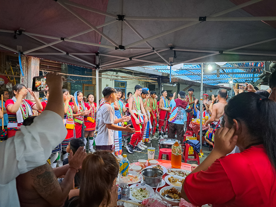 花蓮旅遊景點-2024鳳林鎮吉娜魯岸豐年祭，來感受一下阿美族的熱情與活力吧！一輩子至少該來參加一次的阿美族盛大慶典。（內有飲酒議題未成年請未飲酒） @圍事小哥的幸福相框