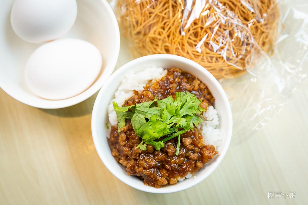 饗點鍋文心店！宜蘭饗點鍋進駐台中啦～湯頭鮮美再加上各式頂級肉品海鮮任君挑選，蔬食自助吧多種甜點也是吃到飽啊啊啊（邀約） @圍事小哥的幸福相框