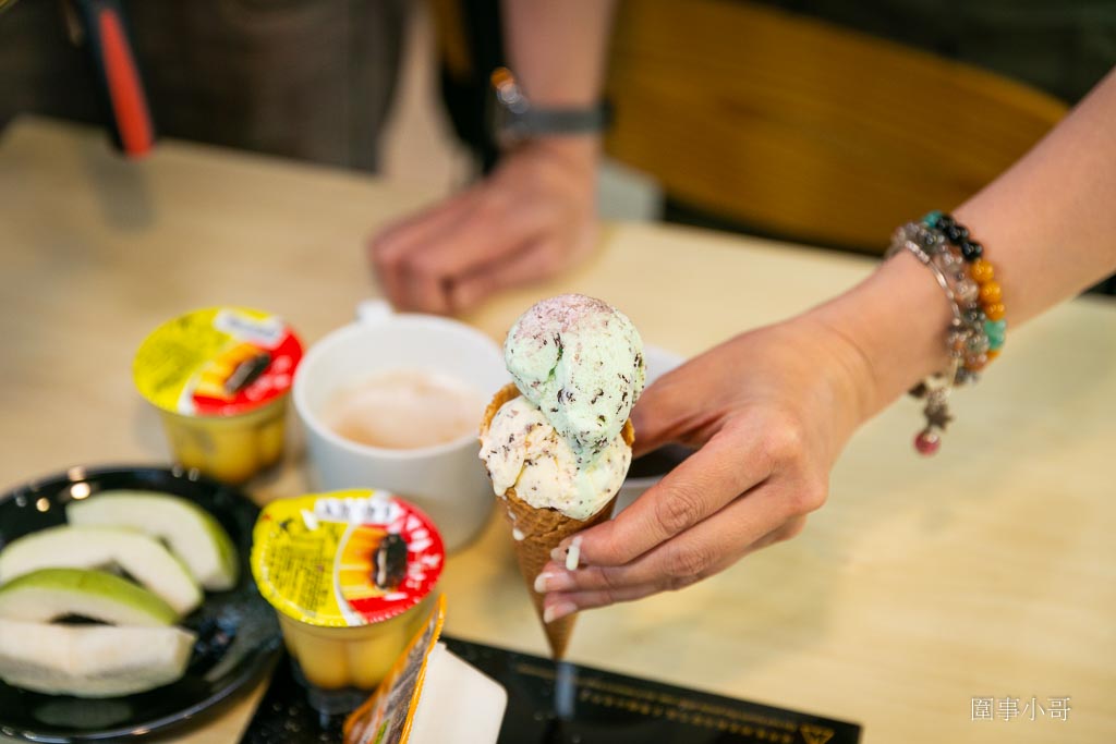 饗點鍋文心店！宜蘭饗點鍋進駐台中啦～湯頭鮮美再加上各式頂級肉品海鮮任君挑選，蔬食自助吧多種甜點也是吃到飽啊啊啊（邀約） @圍事小哥的幸福相框