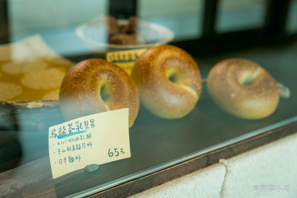 宜蘭蘇澳美食下午茶-在海的旁邊麵包店，雖然離海還有段距離啦，但這裡有美味的手工麵包，舒服的空間，還有一個熱愛衝浪的闆娘呢。 @圍事小哥的幸福相框