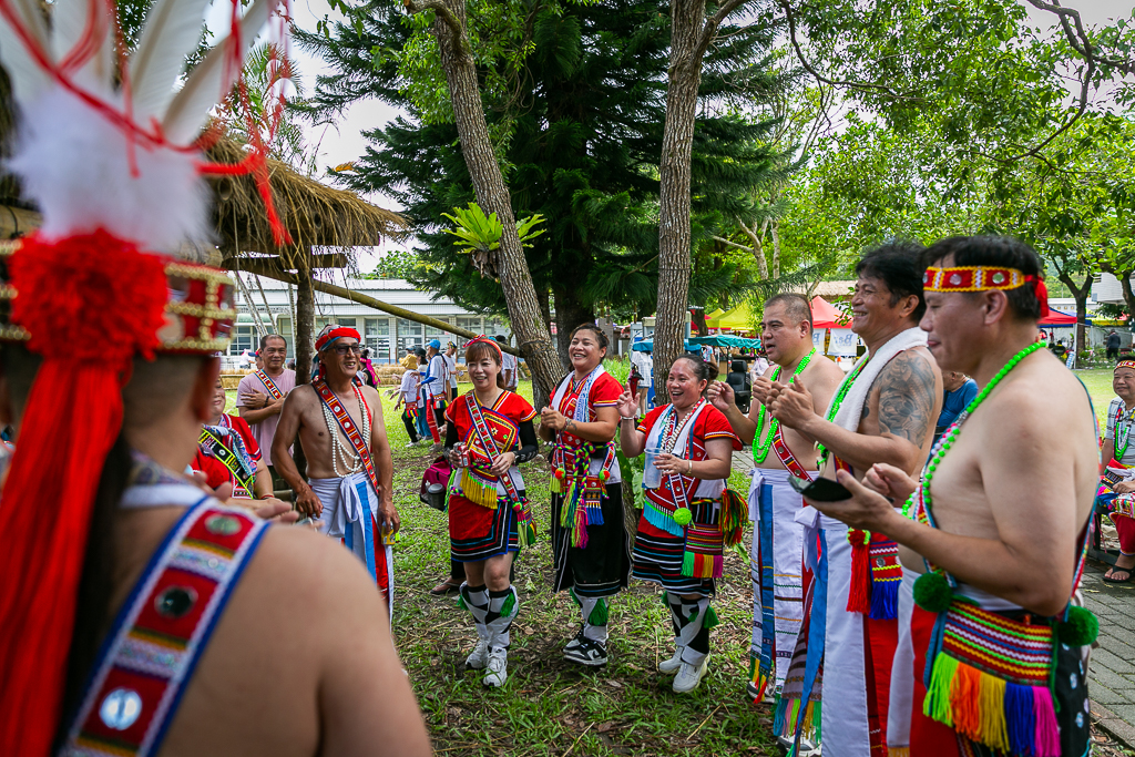 花蓮旅遊景點-2024鳳林鎮吉娜魯岸豐年祭，來感受一下阿美族的熱情與活力吧！一輩子至少該來參加一次的阿美族盛大慶典。（內有飲酒議題未成年請未飲酒） @圍事小哥的幸福相框