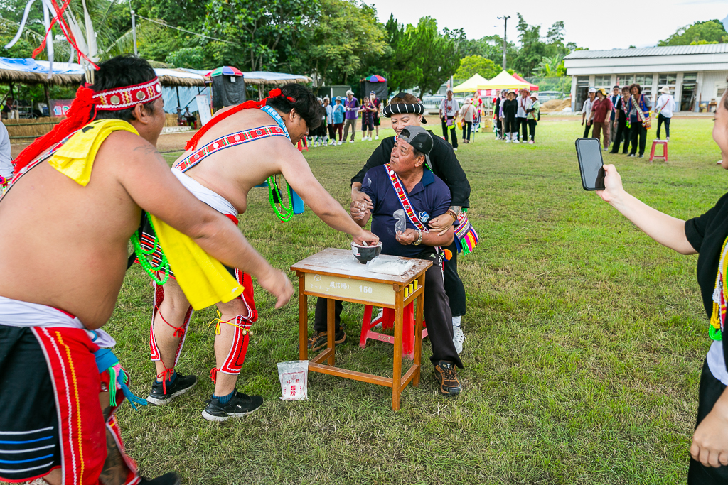 花蓮旅遊景點-2024鳳林鎮吉娜魯岸豐年祭，來感受一下阿美族的熱情與活力吧！一輩子至少該來參加一次的阿美族盛大慶典。（內有飲酒議題未成年請未飲酒） @圍事小哥的幸福相框