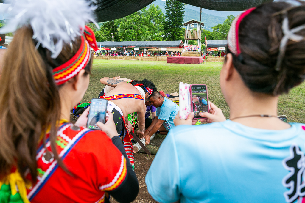 花蓮旅遊景點-2024鳳林鎮吉娜魯岸豐年祭，來感受一下阿美族的熱情與活力吧！一輩子至少該來參加一次的阿美族盛大慶典。（內有飲酒議題未成年請未飲酒） @圍事小哥的幸福相框