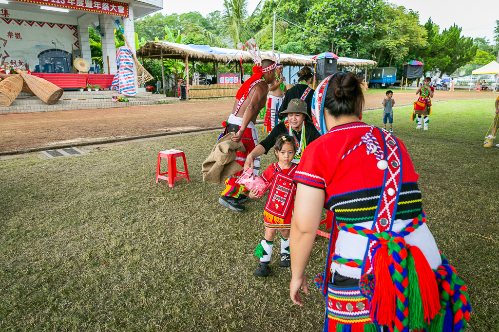 花蓮旅遊景點-2024鳳林鎮吉娜魯岸豐年祭，來感受一下阿美族的熱情與活力吧！一輩子至少該來參加一次的阿美族盛大慶典。（內有飲酒議題未成年請未飲酒） @圍事小哥的幸福相框