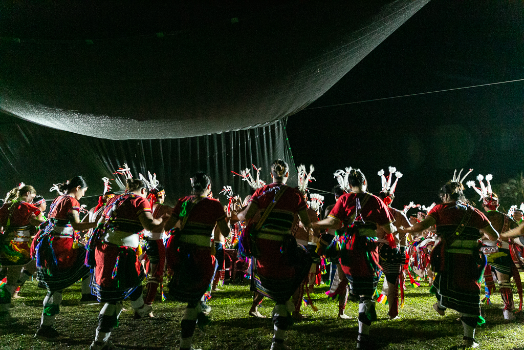 花蓮旅遊景點-2024鳳林鎮吉娜魯岸豐年祭，來感受一下阿美族的熱情與活力吧！一輩子至少該來參加一次的阿美族盛大慶典。（內有飲酒議題未成年請未飲酒） @圍事小哥的幸福相框