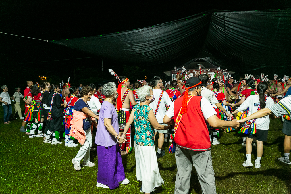 花蓮旅遊景點-2024鳳林鎮吉娜魯岸豐年祭，來感受一下阿美族的熱情與活力吧！一輩子至少該來參加一次的阿美族盛大慶典。（內有飲酒議題未成年請未飲酒） @圍事小哥的幸福相框