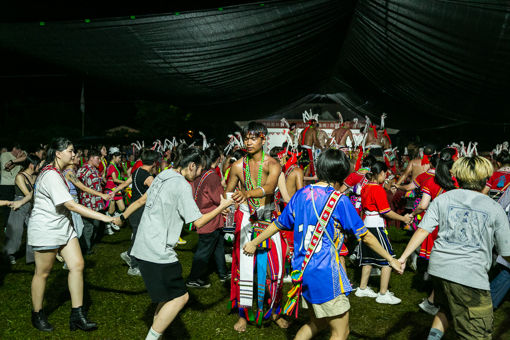 花蓮旅遊景點-2024鳳林鎮吉娜魯岸豐年祭，來感受一下阿美族的熱情與活力吧！一輩子至少該來參加一次的阿美族盛大慶典。（內有飲酒議題未成年請未飲酒） @圍事小哥的幸福相框