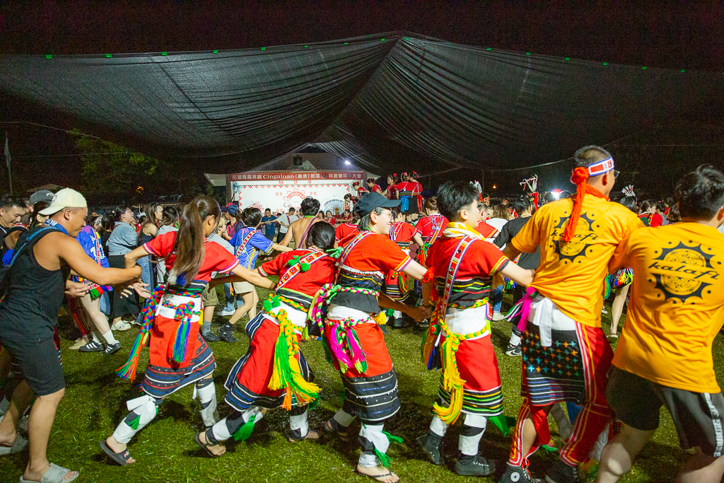 花蓮旅遊景點-2024鳳林鎮吉娜魯岸豐年祭，來感受一下阿美族的熱情與活力吧！一輩子至少該來參加一次的阿美族盛大慶典。（內有飲酒議題未成年請未飲酒） @圍事小哥的幸福相框