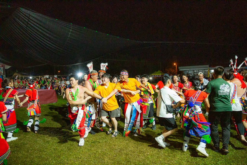 花蓮旅遊景點-2024鳳林鎮吉娜魯岸豐年祭，來感受一下阿美族的熱情與活力吧！一輩子至少該來參加一次的阿美族盛大慶典。（內有飲酒議題未成年請未飲酒） @圍事小哥的幸福相框