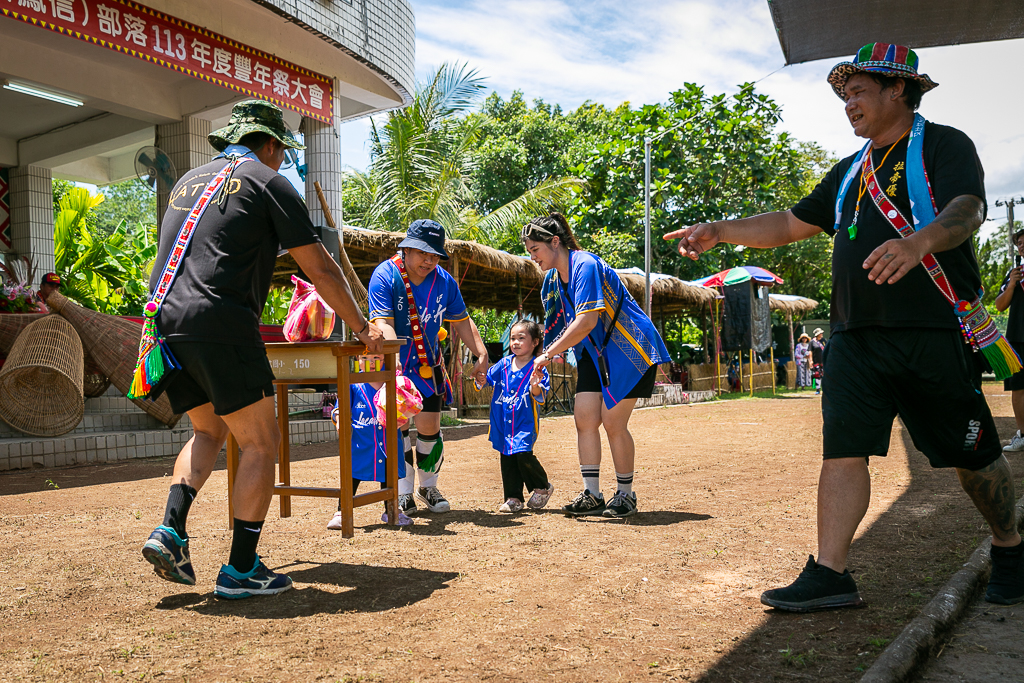 花蓮旅遊景點-2024鳳林鎮吉娜魯岸豐年祭，來感受一下阿美族的熱情與活力吧！一輩子至少該來參加一次的阿美族盛大慶典。（內有飲酒議題未成年請未飲酒） @圍事小哥的幸福相框