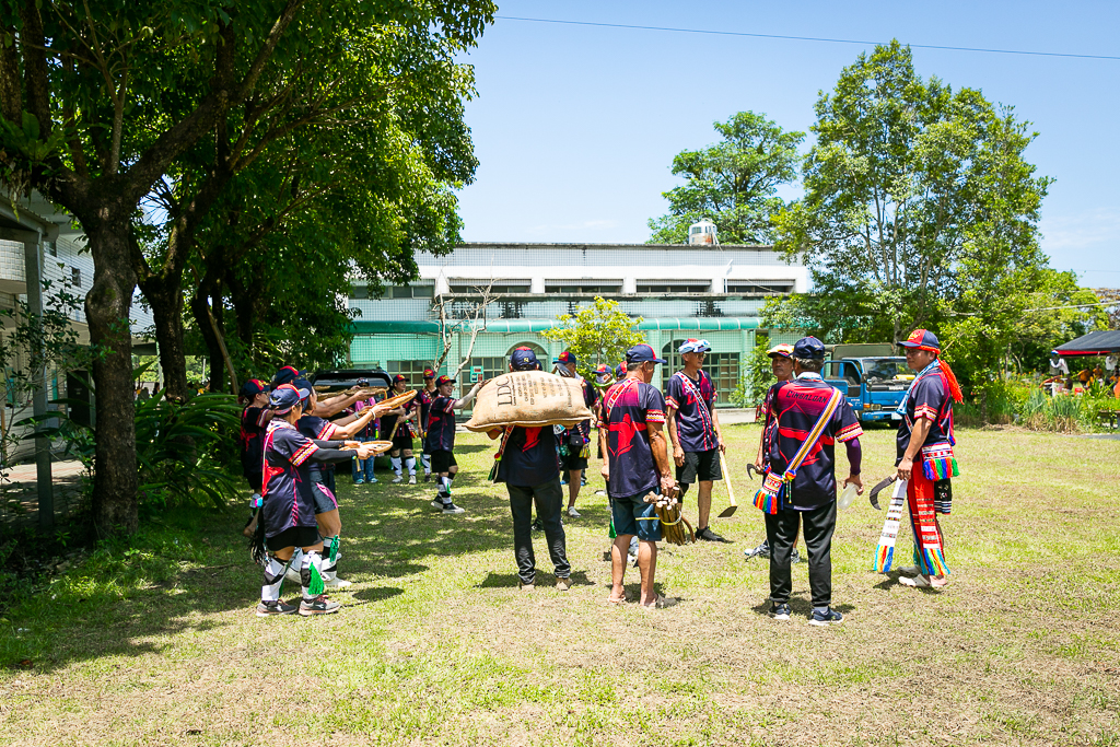 花蓮旅遊景點-2024鳳林鎮吉娜魯岸豐年祭，來感受一下阿美族的熱情與活力吧！一輩子至少該來參加一次的阿美族盛大慶典。（內有飲酒議題未成年請未飲酒） @圍事小哥的幸福相框