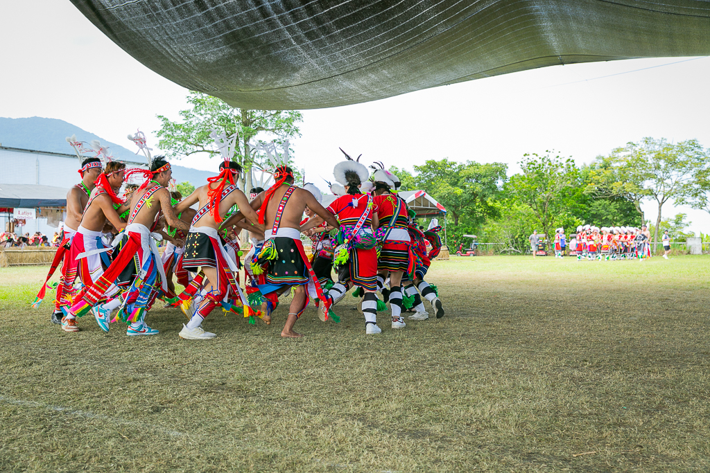 花蓮旅遊景點-2024鳳林鎮吉娜魯岸豐年祭，來感受一下阿美族的熱情與活力吧！一輩子至少該來參加一次的阿美族盛大慶典。（內有飲酒議題未成年請未飲酒） @圍事小哥的幸福相框