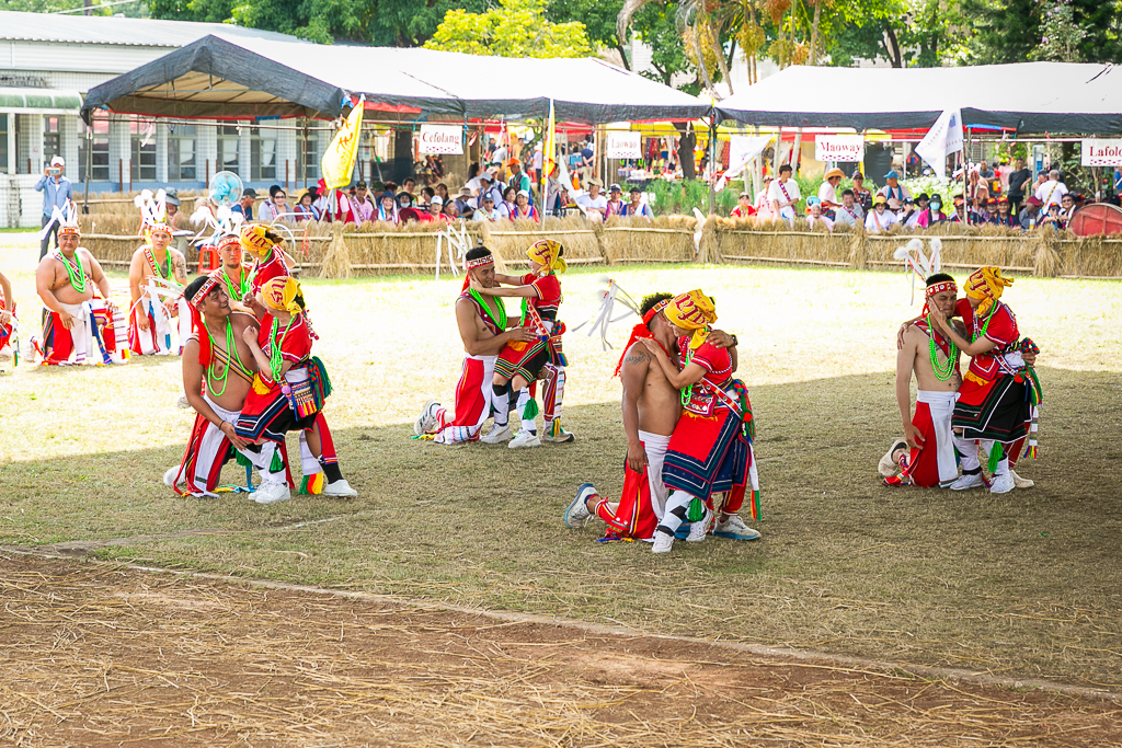 花蓮旅遊景點-2024鳳林鎮吉娜魯岸豐年祭，來感受一下阿美族的熱情與活力吧！一輩子至少該來參加一次的阿美族盛大慶典。（內有飲酒議題未成年請未飲酒） @圍事小哥的幸福相框