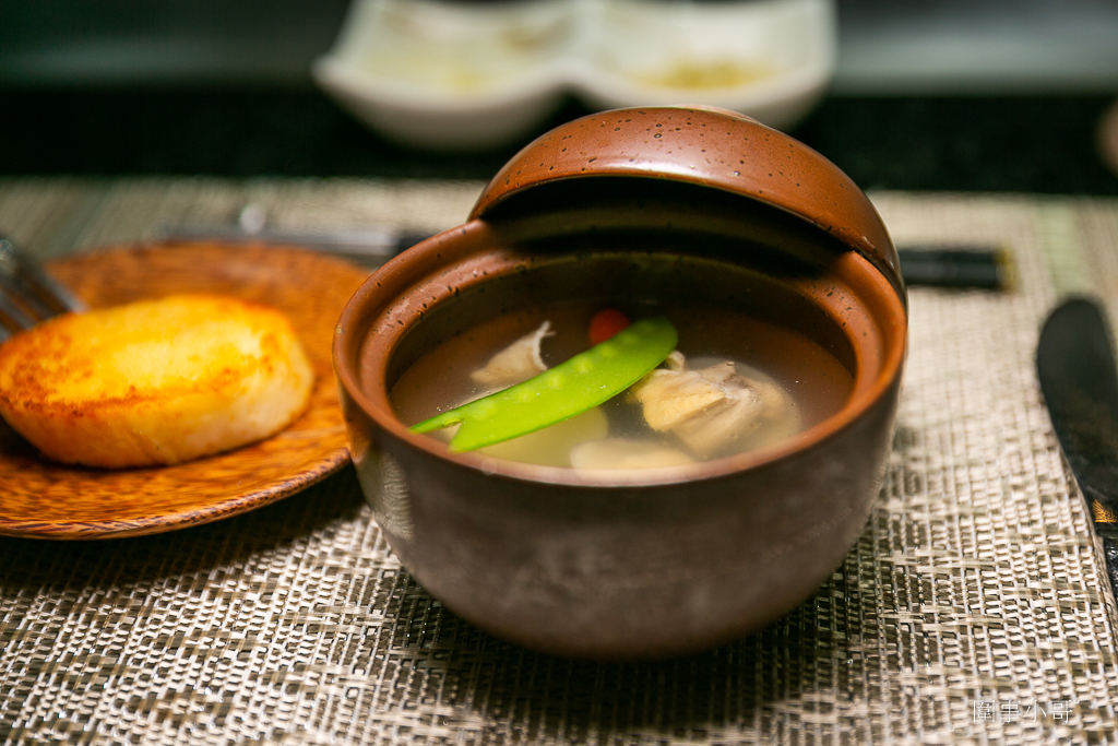 中壢美食推薦-粋割烹鐵板燒，除了能享用美食還能近距離欣賞主廚廚藝的精緻無菜單鐵板燒。(邀約) @圍事小哥的幸福相框