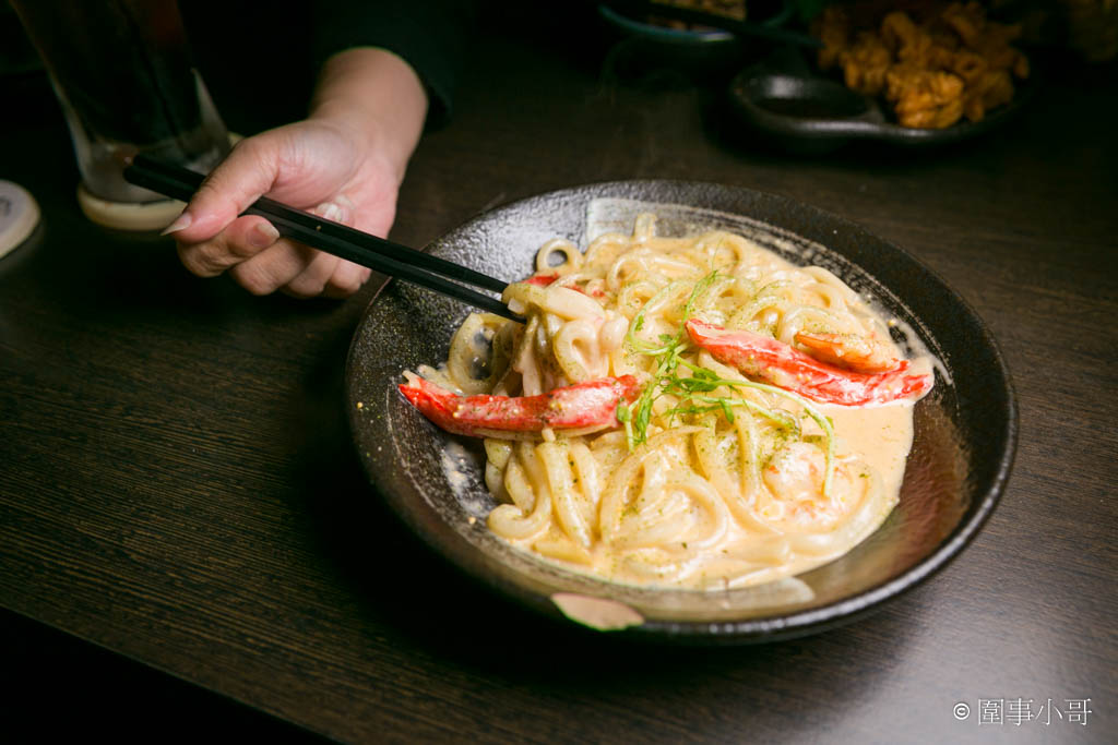 台北新莊大人氣居酒屋！老串角新莊店，超棒的喝酒聊天好去處喔～串烤好吃而且其他菜色也都很美味啊～ @圍事小哥的幸福相框