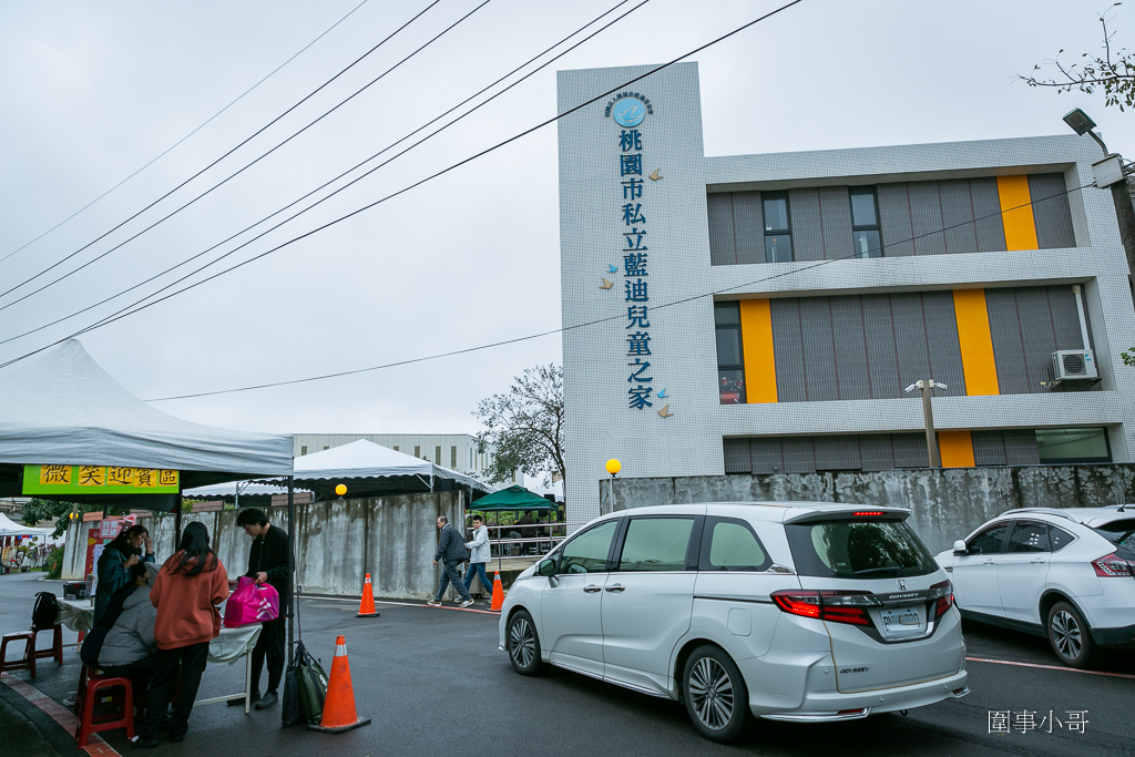 宜蘭冬山早餐-奇峰豆漿冬山店，雅致的佈置溫馨的氛圍再加上傳承自父親的好手藝，超級優雅的闆娘還提供好好吃的手工戚風蛋糕的預約販售！ @圍事小哥的幸福相框