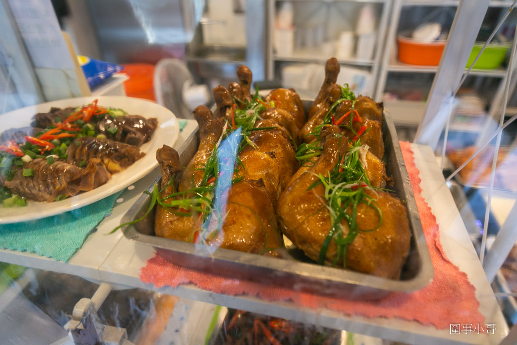 中壢太子鎮美食-饗福便當，沒有看板的小小便當店，但竟然能吃到餐廳等級的精緻菜餚！！！還有各式真空冷凍包裝的各種菜色可以選購。 @圍事小哥的幸福相框