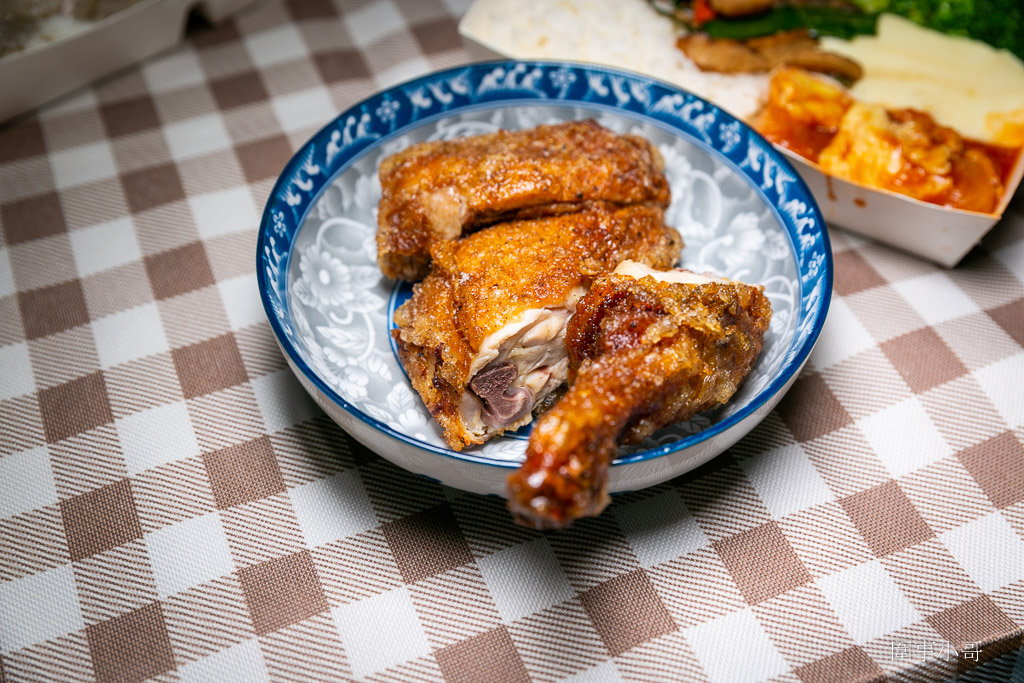 中壢太子鎮美食-饗福便當，沒有看板的小小便當店，但竟然能吃到餐廳等級的精緻菜餚！！！還有各式真空冷凍包裝的各種菜色可以選購。 @圍事小哥的幸福相框