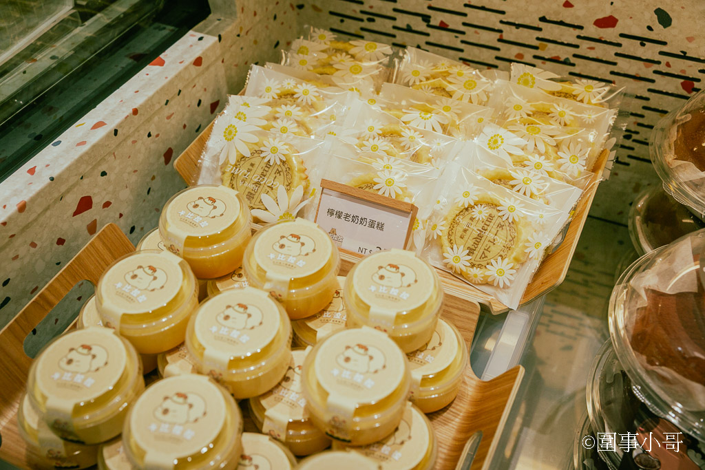 桃園內壢美食景點-卡比拉拉，超萌水豚君們圍繞著各式的手工點心大樹，太可愛了！！！（邀約 @圍事小哥的幸福相框