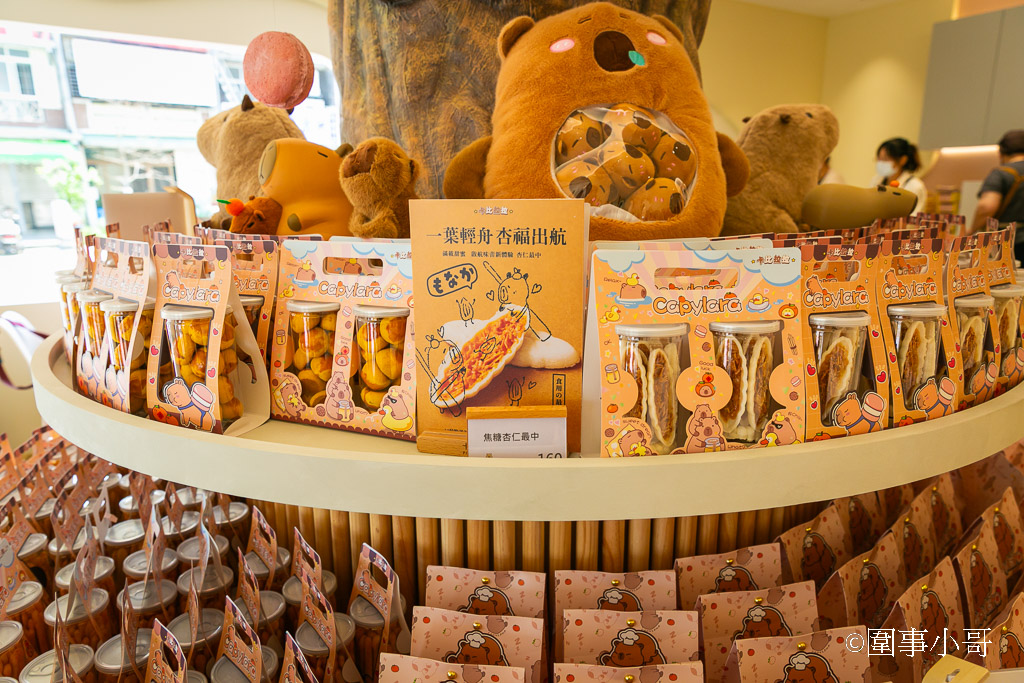 桃園內壢美食景點-卡比拉拉，超萌水豚君們圍繞著各式的手工點心大樹，太可愛了！！！（邀約 @圍事小哥的幸福相框