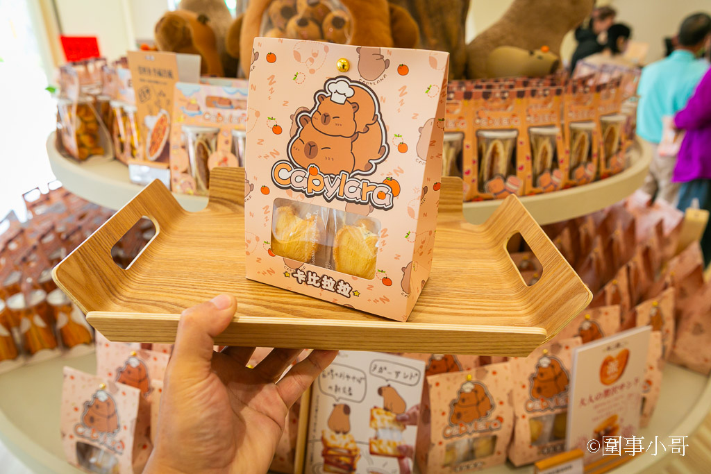 桃園內壢美食景點-卡比拉拉，超萌水豚君們圍繞著各式的手工點心大樹，太可愛了！！！（邀約 @圍事小哥的幸福相框
