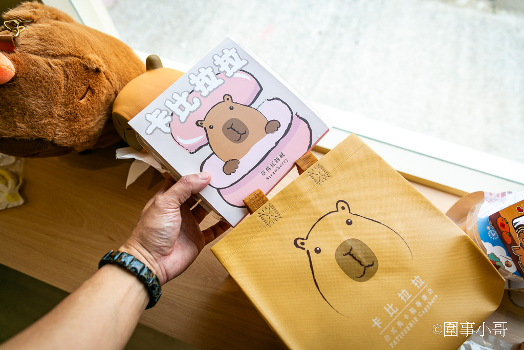 桃園內壢美食景點-卡比拉拉，超萌水豚君們圍繞著各式的手工點心大樹，太可愛了！！！（邀約 @圍事小哥的幸福相框