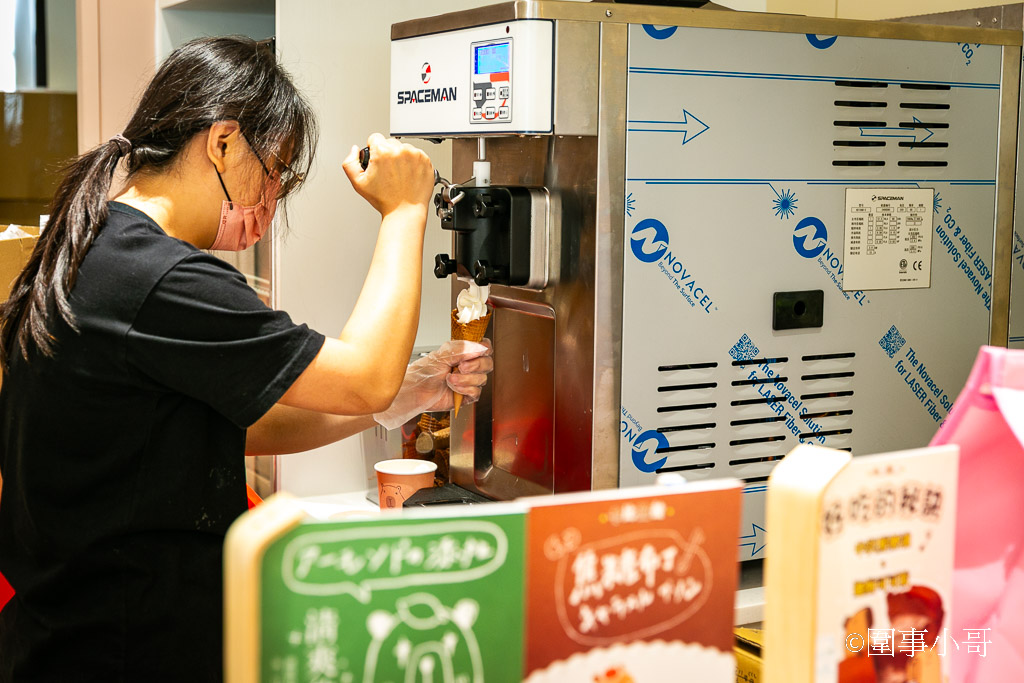 桃園內壢美食景點-卡比拉拉，超萌水豚君們圍繞著各式的手工點心大樹，太可愛了！！！（邀約 @圍事小哥的幸福相框