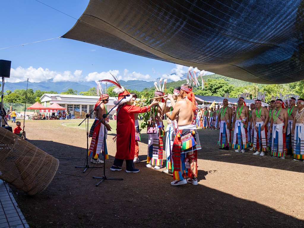 繁花盛開在吉娜魯岸,歡迎來到2025年鳳信部落豐年祭!內有飲酒議題請注意喝酒不開車開車不喝酒! @圍事小哥的幸福相框 繁花盛開在吉娜魯岸,歡迎來到2025年鳳信部落豐年祭!內有飲酒議題請注意喝酒不開車開車不喝酒! @圍事小哥的幸福相框