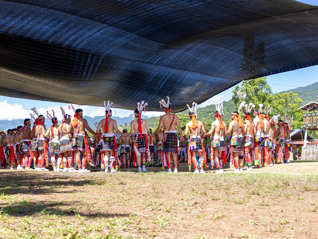 繁花盛開在吉娜魯岸,歡迎來到2025年鳳信部落豐年祭!內有飲酒議題請注意喝酒不開車開車不喝酒! @圍事小哥的幸福相框 繁花盛開在吉娜魯岸,歡迎來到2025年鳳信部落豐年祭!內有飲酒議題請注意喝酒不開車開車不喝酒! @圍事小哥的幸福相框