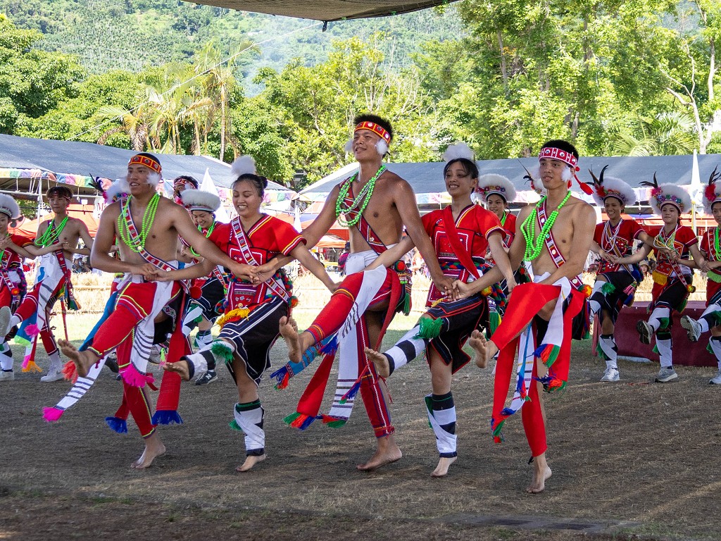 繁花盛開在吉娜魯岸,歡迎來到2025年鳳信部落豐年祭!內有飲酒議題請注意喝酒不開車開車不喝酒! @圍事小哥的幸福相框 繁花盛開在吉娜魯岸,歡迎來到2025年鳳信部落豐年祭!內有飲酒議題請注意喝酒不開車開車不喝酒! @圍事小哥的幸福相框
