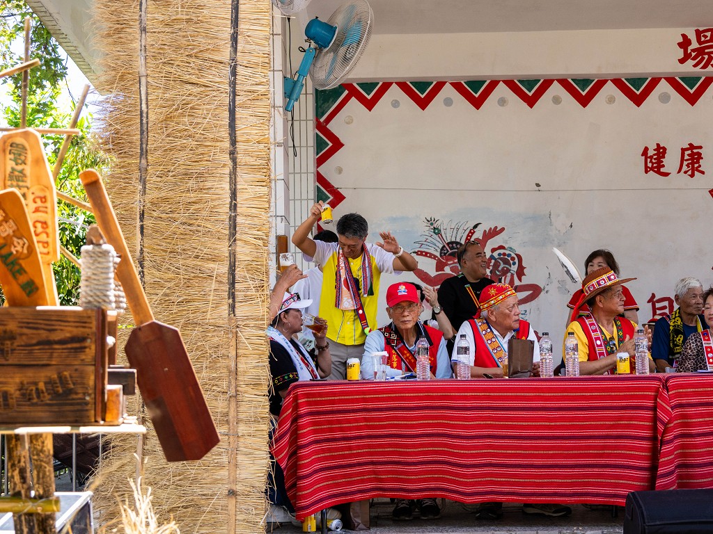繁花盛開在吉娜魯岸,歡迎來到2025年鳳信部落豐年祭!內有飲酒議題請注意喝酒不開車開車不喝酒! @圍事小哥的幸福相框 繁花盛開在吉娜魯岸,歡迎來到2025年鳳信部落豐年祭!內有飲酒議題請注意喝酒不開車開車不喝酒! @圍事小哥的幸福相框