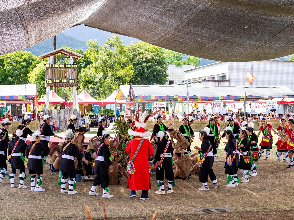 繁花盛開在吉娜魯岸,歡迎來到2025年鳳信部落豐年祭!內有飲酒議題請注意喝酒不開車開車不喝酒! @圍事小哥的幸福相框 繁花盛開在吉娜魯岸,歡迎來到2025年鳳信部落豐年祭!內有飲酒議題請注意喝酒不開車開車不喝酒! @圍事小哥的幸福相框