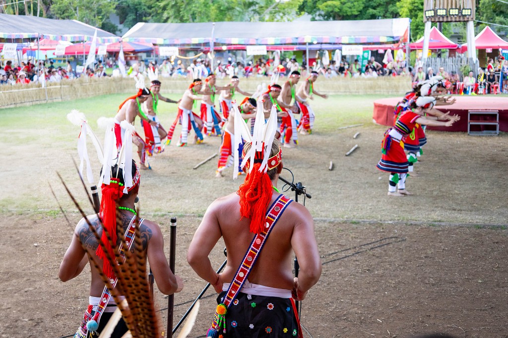 繁花盛開在吉娜魯岸，歡迎來到2025年鳳信部落豐年祭！內有飲酒議題請注意喝酒不開車開車不喝酒！ @圍事小哥的幸福相框