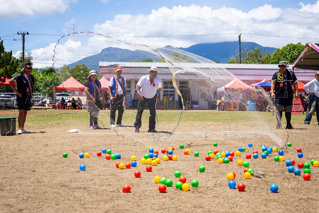 繁花盛開在吉娜魯岸,歡迎來到2025年鳳信部落豐年祭!內有飲酒議題請注意喝酒不開車開車不喝酒! @圍事小哥的幸福相框 繁花盛開在吉娜魯岸,歡迎來到2025年鳳信部落豐年祭!內有飲酒議題請注意喝酒不開車開車不喝酒! @圍事小哥的幸福相框