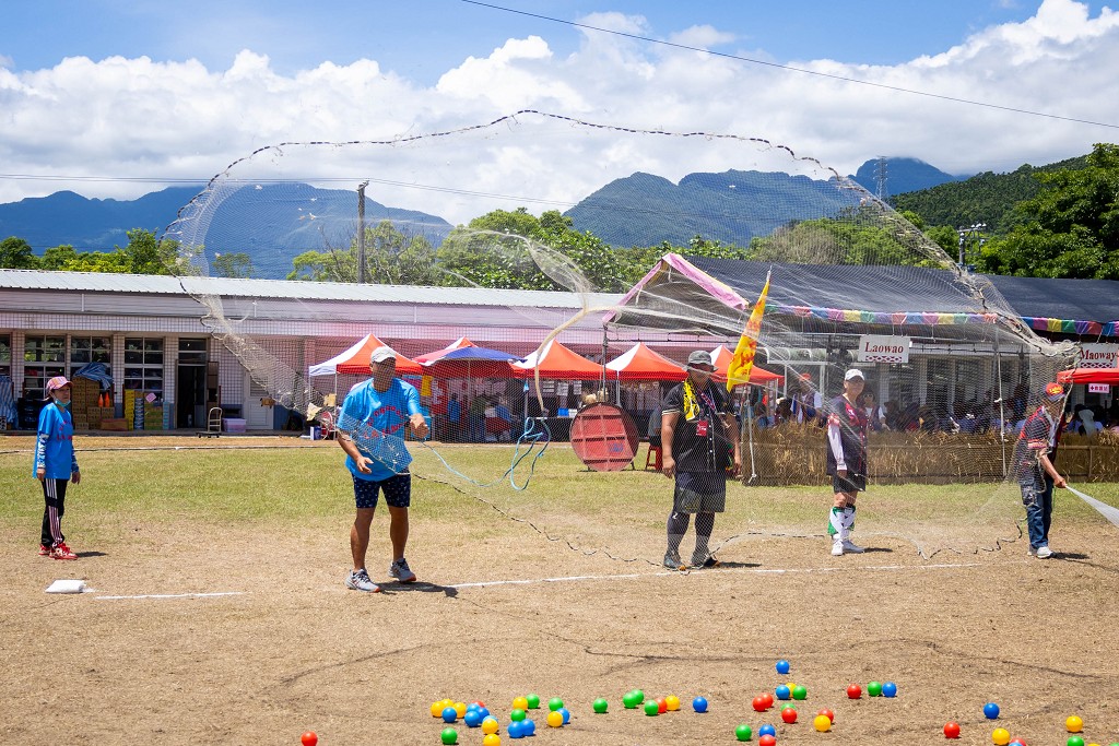 繁花盛開在吉娜魯岸,歡迎來到2025年鳳信部落豐年祭!內有飲酒議題請注意喝酒不開車開車不喝酒! @圍事小哥的幸福相框 繁花盛開在吉娜魯岸,歡迎來到2025年鳳信部落豐年祭!內有飲酒議題請注意喝酒不開車開車不喝酒! @圍事小哥的幸福相框