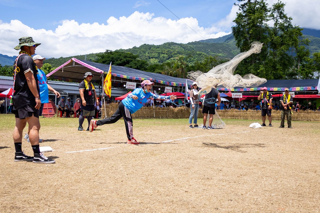 繁花盛開在吉娜魯岸，歡迎來到2025年鳳信部落豐年祭！內有飲酒議題請注意喝酒不開車開車不喝酒！ @圍事小哥的幸福相框