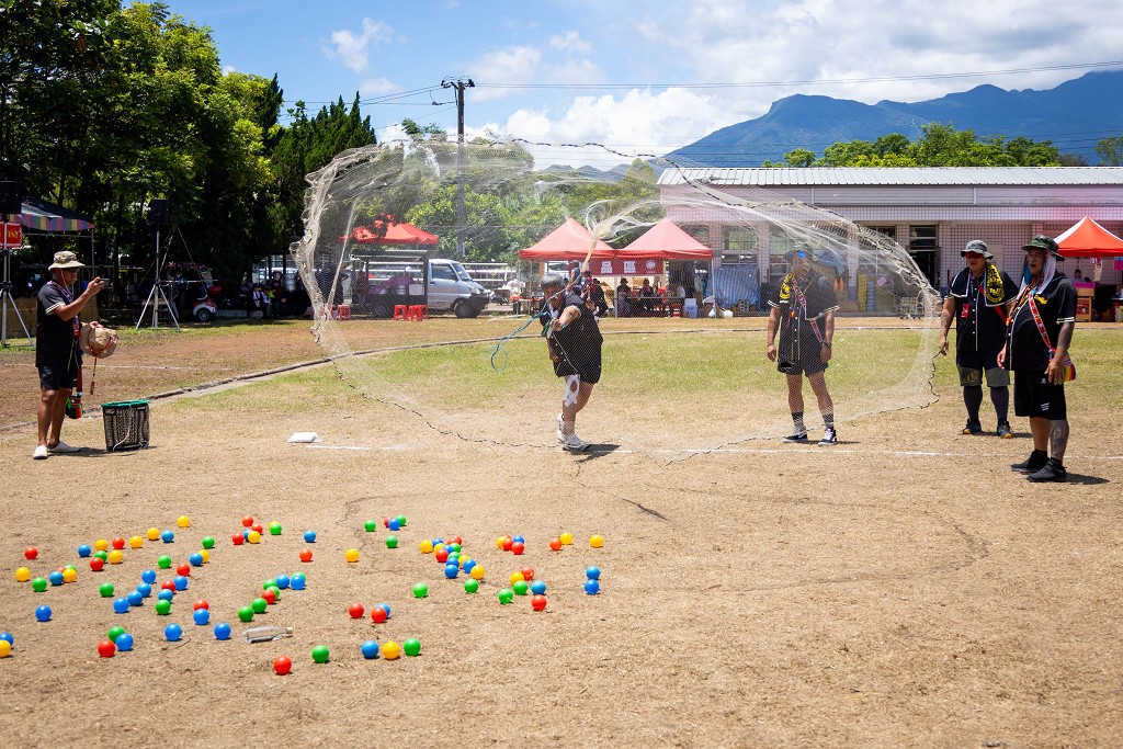 繁花盛開在吉娜魯岸,歡迎來到2025年鳳信部落豐年祭!內有飲酒議題請注意喝酒不開車開車不喝酒! @圍事小哥的幸福相框 繁花盛開在吉娜魯岸,歡迎來到2025年鳳信部落豐年祭!內有飲酒議題請注意喝酒不開車開車不喝酒! @圍事小哥的幸福相框