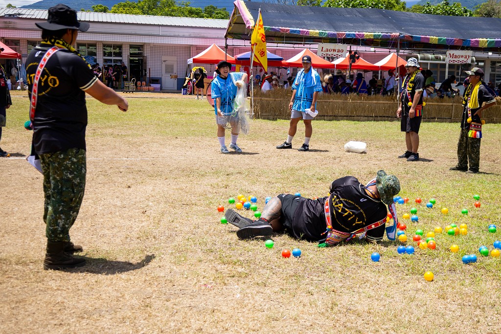 繁花盛開在吉娜魯岸,歡迎來到2025年鳳信部落豐年祭!內有飲酒議題請注意喝酒不開車開車不喝酒! @圍事小哥的幸福相框 繁花盛開在吉娜魯岸,歡迎來到2025年鳳信部落豐年祭!內有飲酒議題請注意喝酒不開車開車不喝酒! @圍事小哥的幸福相框