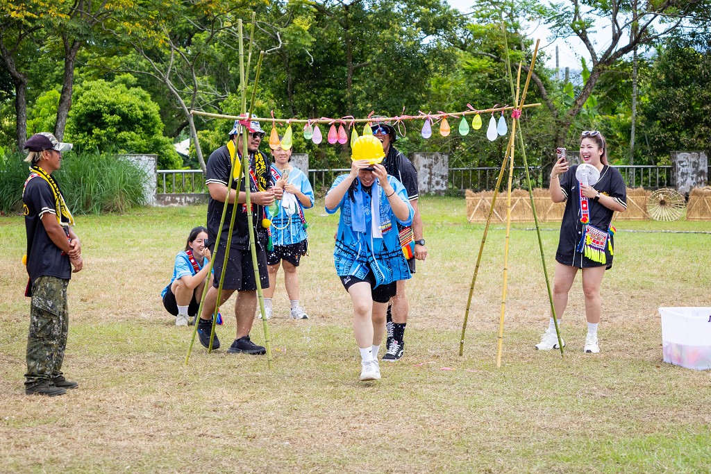 繁花盛開在吉娜魯岸,歡迎來到2025年鳳信部落豐年祭!內有飲酒議題請注意喝酒不開車開車不喝酒! @圍事小哥的幸福相框 繁花盛開在吉娜魯岸,歡迎來到2025年鳳信部落豐年祭!內有飲酒議題請注意喝酒不開車開車不喝酒! @圍事小哥的幸福相框