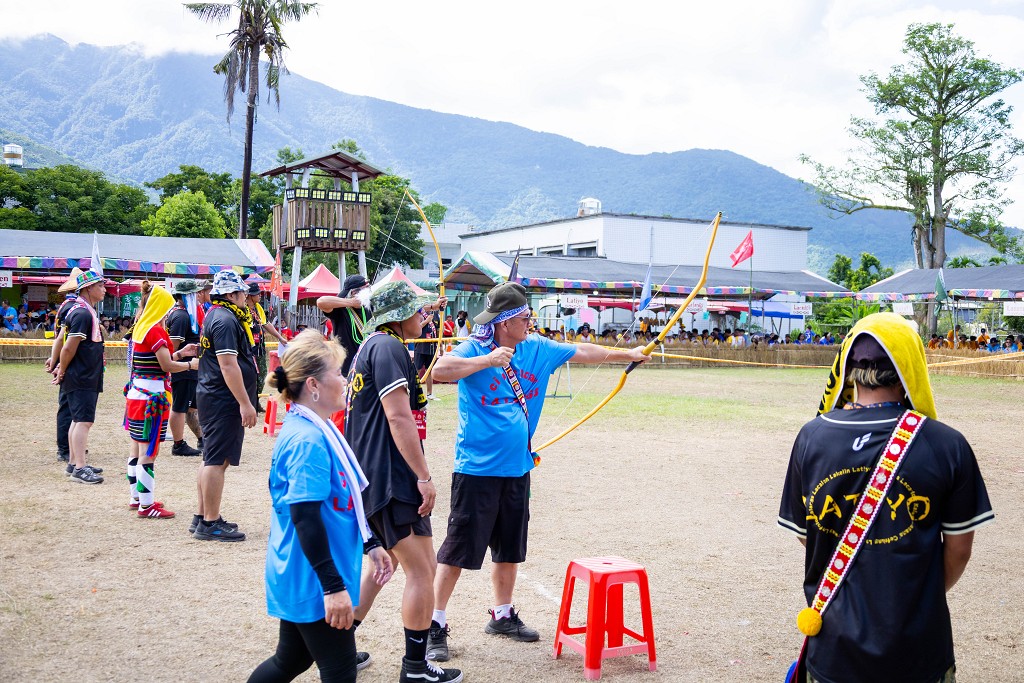 繁花盛開在吉娜魯岸,歡迎來到2025年鳳信部落豐年祭!內有飲酒議題請注意喝酒不開車開車不喝酒! @圍事小哥的幸福相框 繁花盛開在吉娜魯岸,歡迎來到2025年鳳信部落豐年祭!內有飲酒議題請注意喝酒不開車開車不喝酒! @圍事小哥的幸福相框
