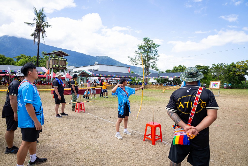 繁花盛開在吉娜魯岸,歡迎來到2025年鳳信部落豐年祭!內有飲酒議題請注意喝酒不開車開車不喝酒! @圍事小哥的幸福相框 繁花盛開在吉娜魯岸,歡迎來到2025年鳳信部落豐年祭!內有飲酒議題請注意喝酒不開車開車不喝酒! @圍事小哥的幸福相框