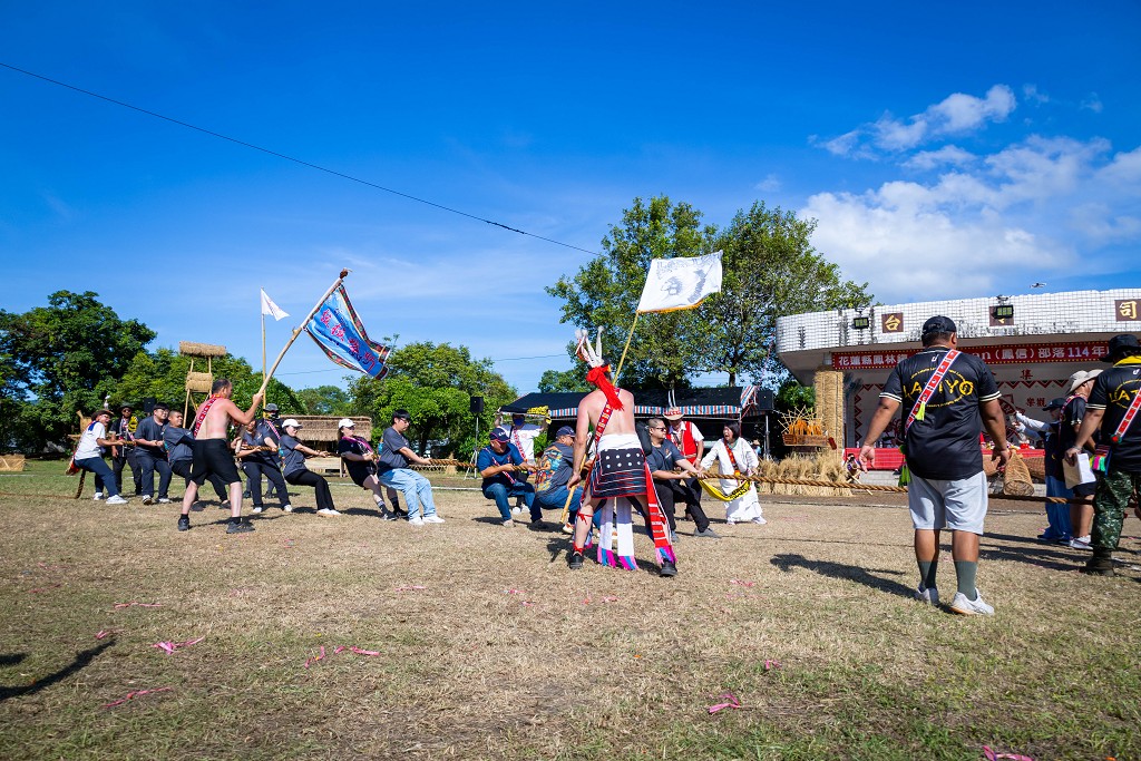 繁花盛開在吉娜魯岸,歡迎來到2025年鳳信部落豐年祭!內有飲酒議題請注意喝酒不開車開車不喝酒! @圍事小哥的幸福相框 繁花盛開在吉娜魯岸,歡迎來到2025年鳳信部落豐年祭!內有飲酒議題請注意喝酒不開車開車不喝酒! @圍事小哥的幸福相框