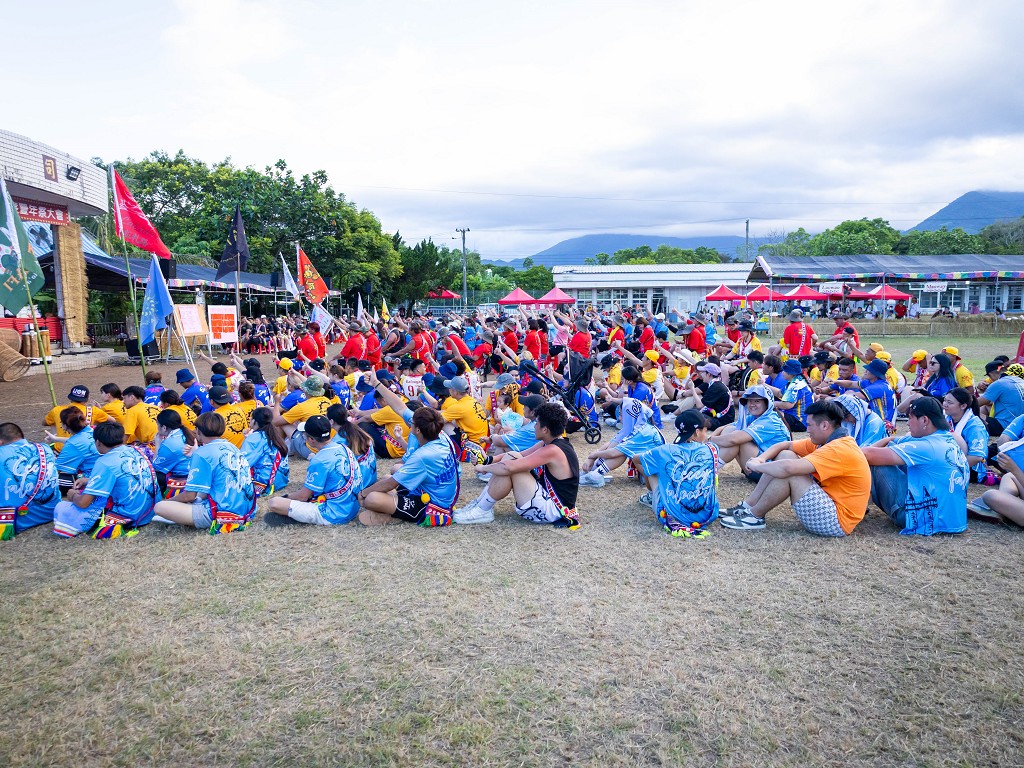 繁花盛開在吉娜魯岸,歡迎來到2025年鳳信部落豐年祭!內有飲酒議題請注意喝酒不開車開車不喝酒! @圍事小哥的幸福相框 繁花盛開在吉娜魯岸,歡迎來到2025年鳳信部落豐年祭!內有飲酒議題請注意喝酒不開車開車不喝酒! @圍事小哥的幸福相框
