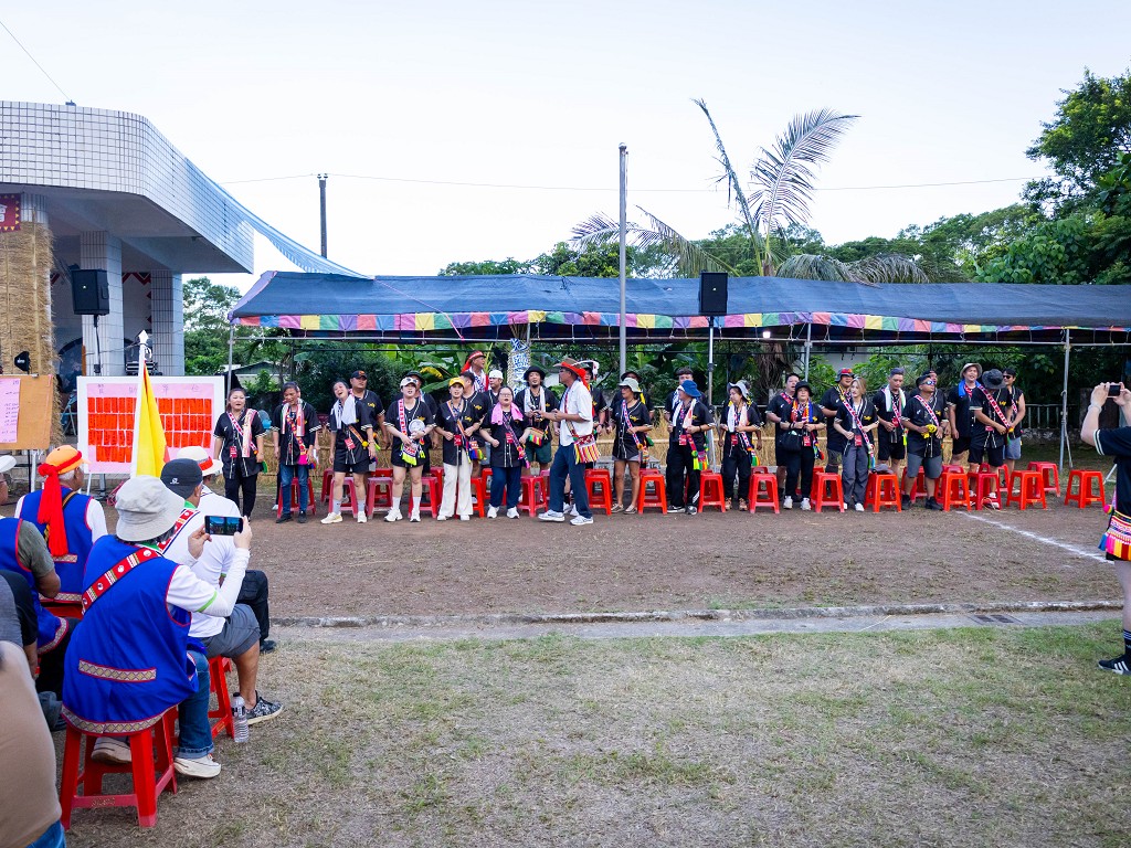 繁花盛開在吉娜魯岸,歡迎來到2025年鳳信部落豐年祭!內有飲酒議題請注意喝酒不開車開車不喝酒! @圍事小哥的幸福相框 繁花盛開在吉娜魯岸,歡迎來到2025年鳳信部落豐年祭!內有飲酒議題請注意喝酒不開車開車不喝酒! @圍事小哥的幸福相框