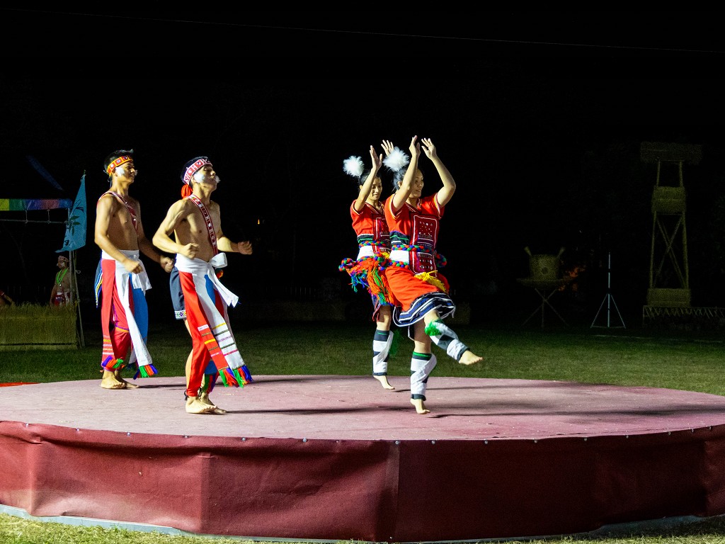 繁花盛開在吉娜魯岸，歡迎來到2025年鳳信部落豐年祭！內有飲酒議題請注意喝酒不開車開車不喝酒！ @圍事小哥的幸福相框