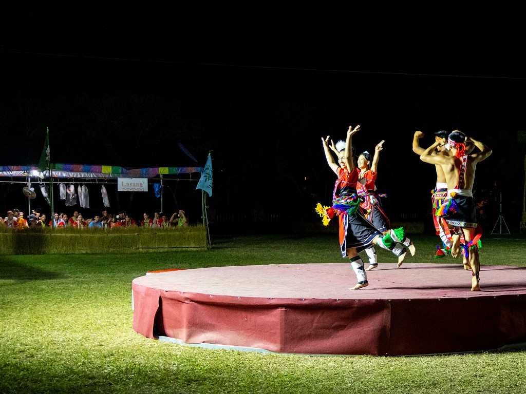 繁花盛開在吉娜魯岸,歡迎來到2025年鳳信部落豐年祭!內有飲酒議題請注意喝酒不開車開車不喝酒! @圍事小哥的幸福相框 繁花盛開在吉娜魯岸,歡迎來到2025年鳳信部落豐年祭!內有飲酒議題請注意喝酒不開車開車不喝酒! @圍事小哥的幸福相框